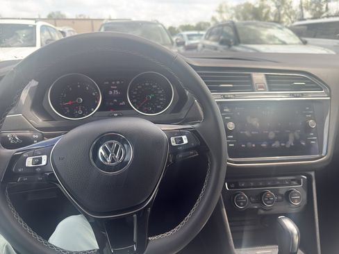 Used 2021 Volkswagen Tiguan SEL AWD/4WD image 14