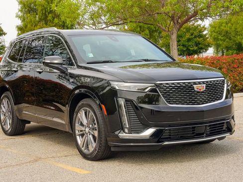 Certified 2025 Cadillac XT6 Premium Luxury w/ Platinum Package image 5