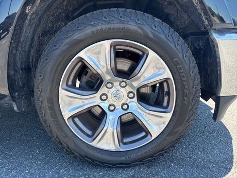 Used 2022 RAM 1500 Laramie AWD/4WD image 3