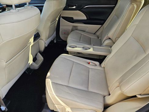 Used 2016 Toyota Highlander Limited FWD image 30