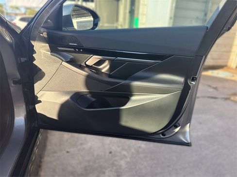 Used 2025 BMW 530i xDrive w/ Premium Package image 26