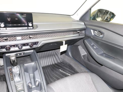 Used 2025 Honda Accord SE image 12