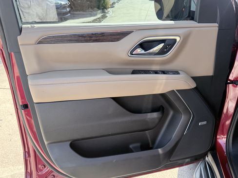 Used 2023 Chevrolet Tahoe Premier w/ Premium Package RWD image 21
