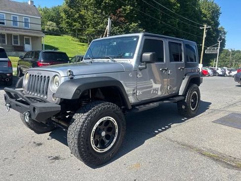 Used 2013 Jeep Wrangler Unlimited Sport AWD/4WD image 3