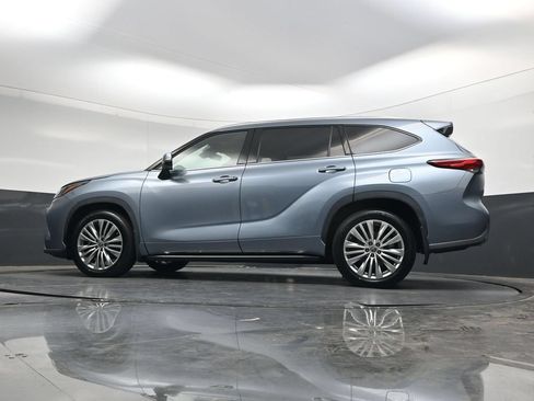 Used 2022 Toyota Highlander Platinum AWD/4WD image 30