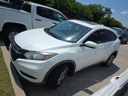 Used 2017 Honda HR-V EX image 2