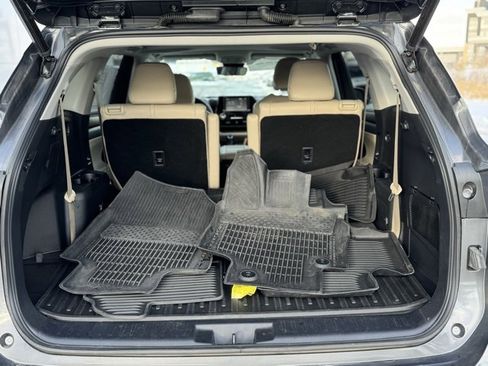 Certified 2022 Toyota Highlander XLE image 44