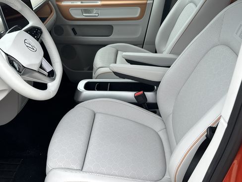 New 2025 Volkswagen ID. Buzz 1st Edition image 10