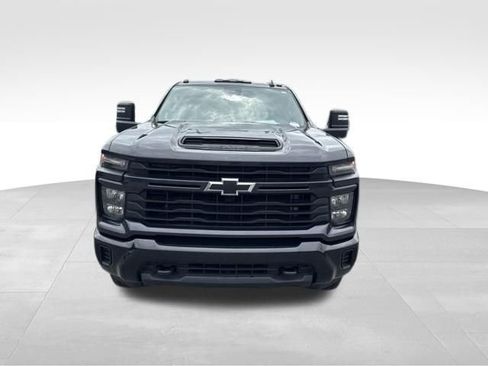 Used 2024 Chevrolet Silverado 2500 Custom w/ Custom Value Package AWD/4WD image 2