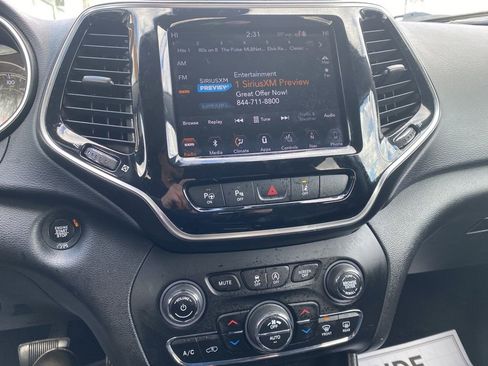 Certified 2019 Jeep Cherokee Limited w/ Luxury Group image 24