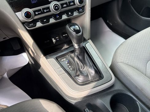 Used 2020 Hyundai Elantra SE image 33