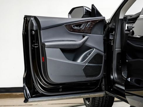 Used 2023 Audi Q8 Premium Plus w/ Premium Plus Package image 45