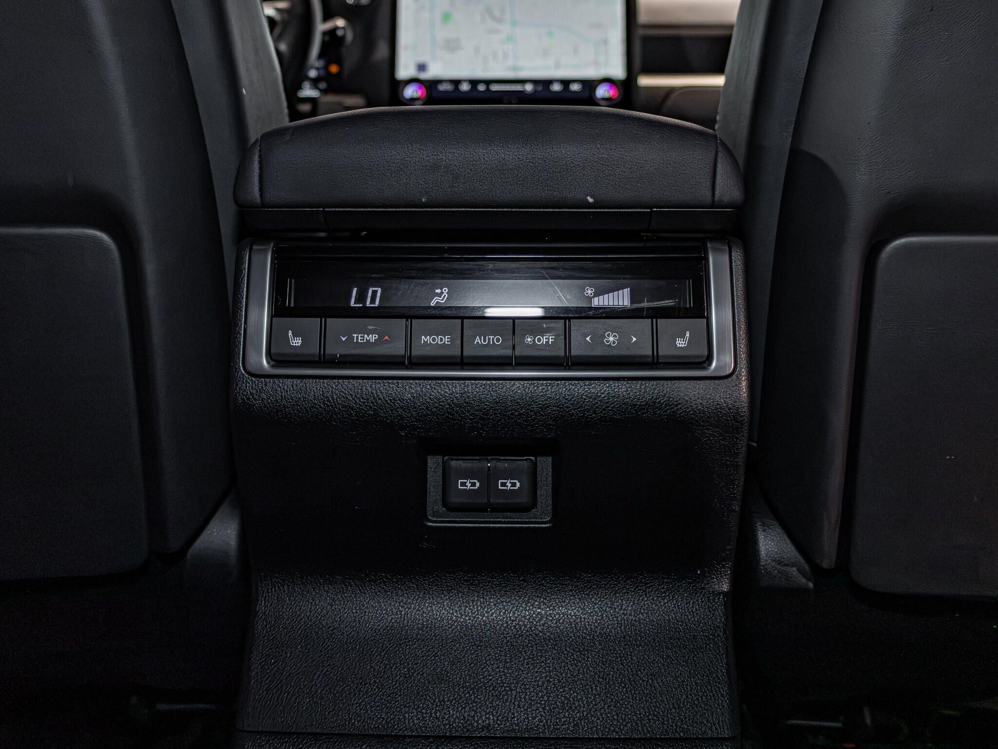Used 2025 Lexus GX 550 w/ Accessory Package (31) AWD/4WD image 24