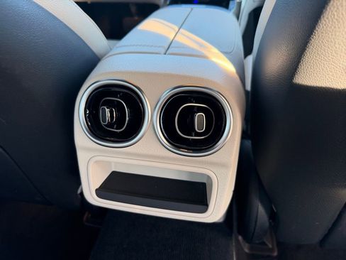 Used 2023 Mercedes-Benz C 300 4MATIC Sedan image 16