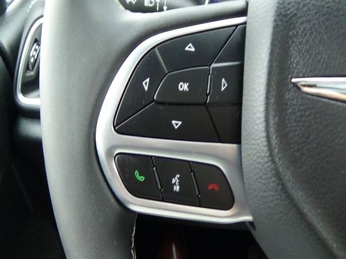 Used 2026 Chrysler Pacifica Limited FWD image 26