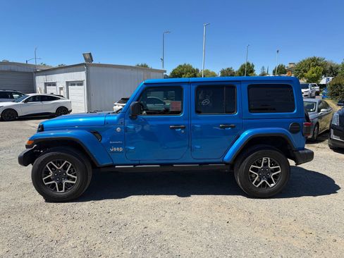 Used 2024 Jeep Wrangler Unlimited Sahara AWD/4WD image 2