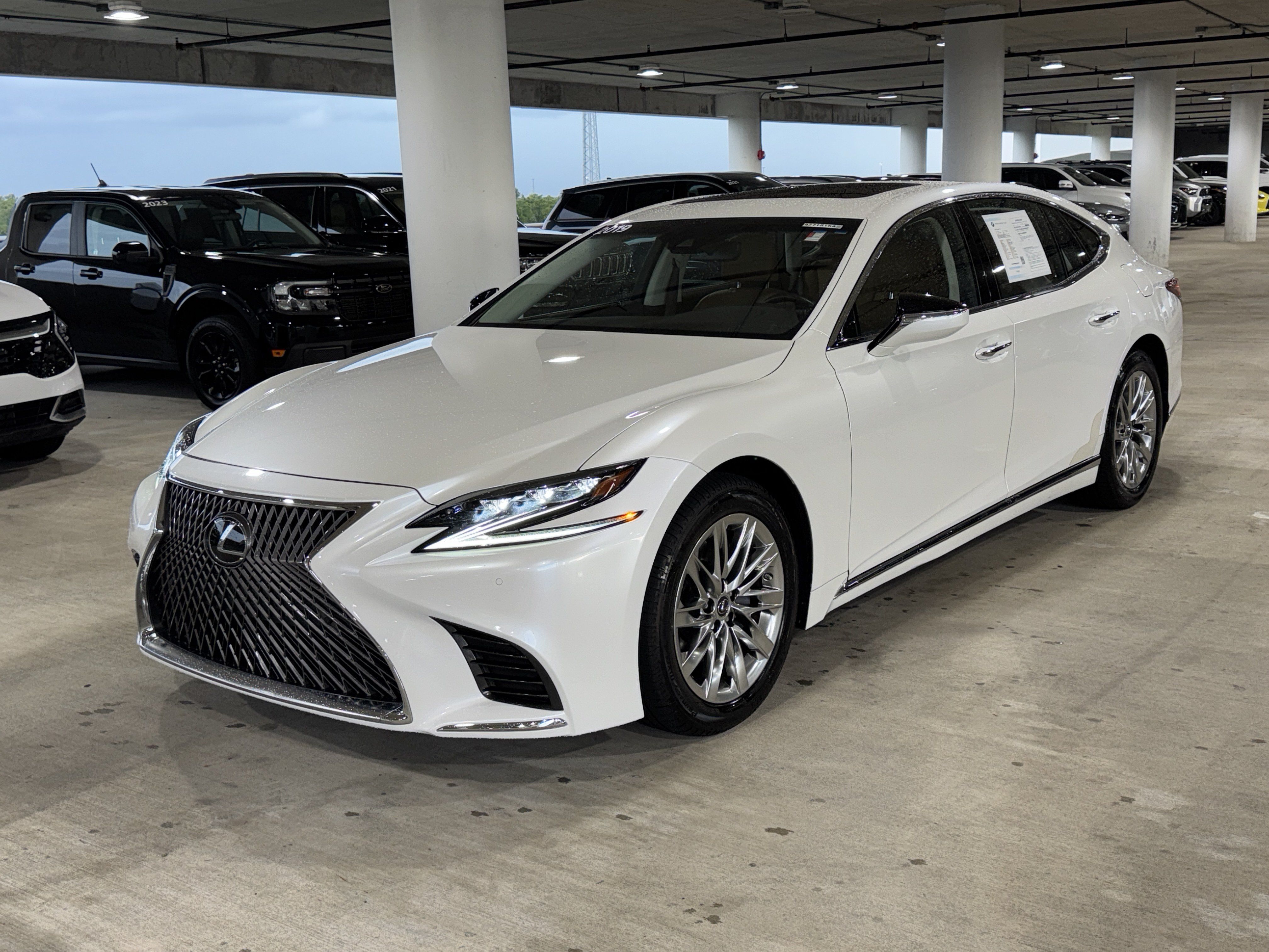 Used 2019 Lexus LS 500 w/ Accessory Package (Z2) RWD image 4
