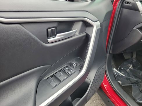 Used 2025 Toyota RAV4 XLE image 18