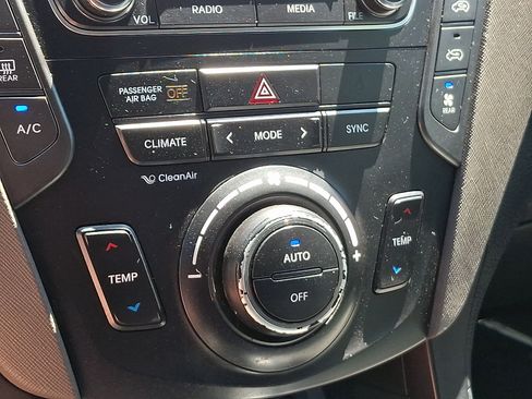 Used 2019 Hyundai Santa Fe XL SE FWD image 16