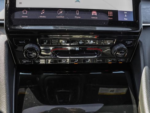 New 2025 Jeep Grand Cherokee Limited w/ Luxury Tech Group II image 19