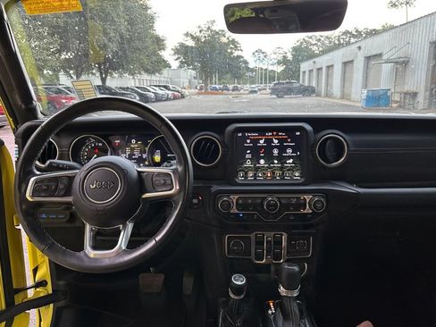 Used 2022 Jeep Wrangler Unlimited Sahara w/ Cold Weather Group AWD/4WD image 11
