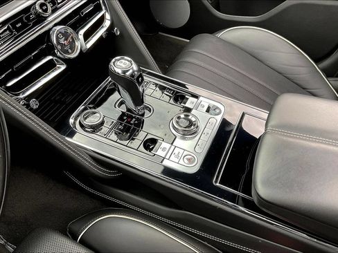 Used 2021 Bentley Flying Spur W12 AWD/4WD image 16