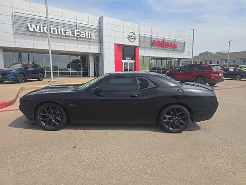 Used 2022 Dodge Challenger R/T image 2