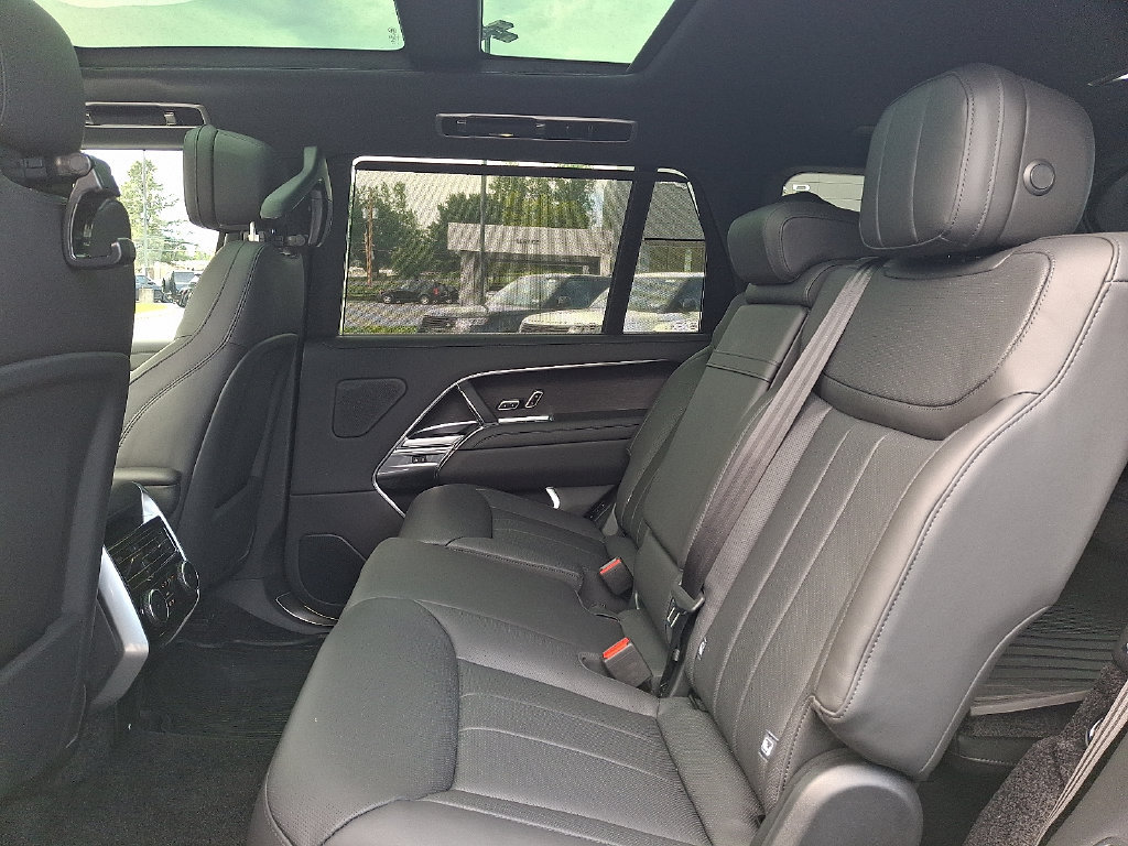 New 2026 Land Rover Range Rover Long Wheelbase SE AWD/4WD image 6