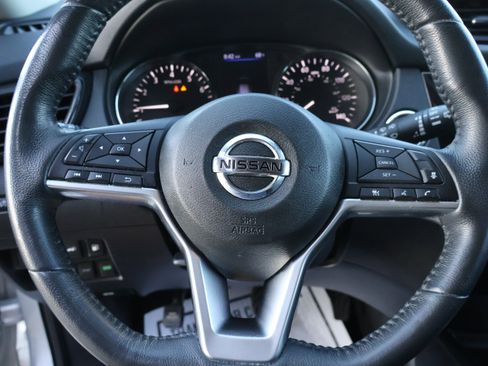 Used 2018 Nissan Rogue SL FWD image 40