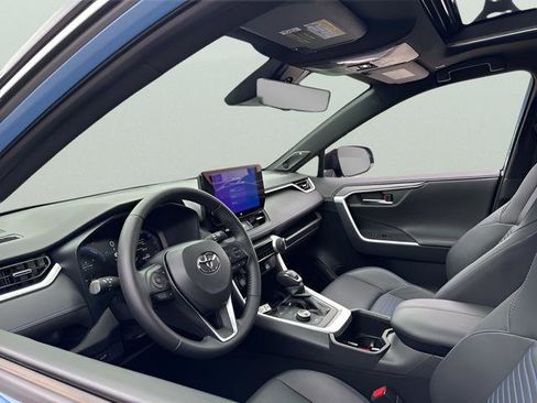 Used 2025 Toyota RAV4 XSE w/ Advanced Technology Package AWD/4WD image 21