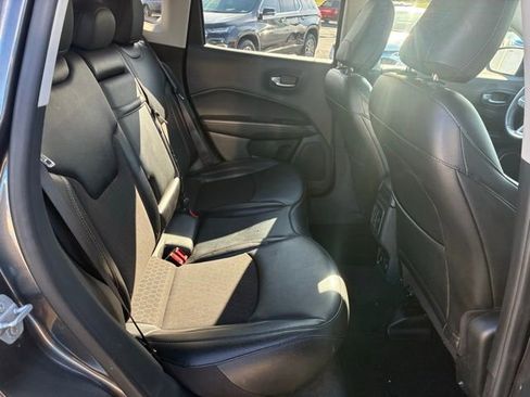Used 2019 Jeep Compass Latitude FWD image 19