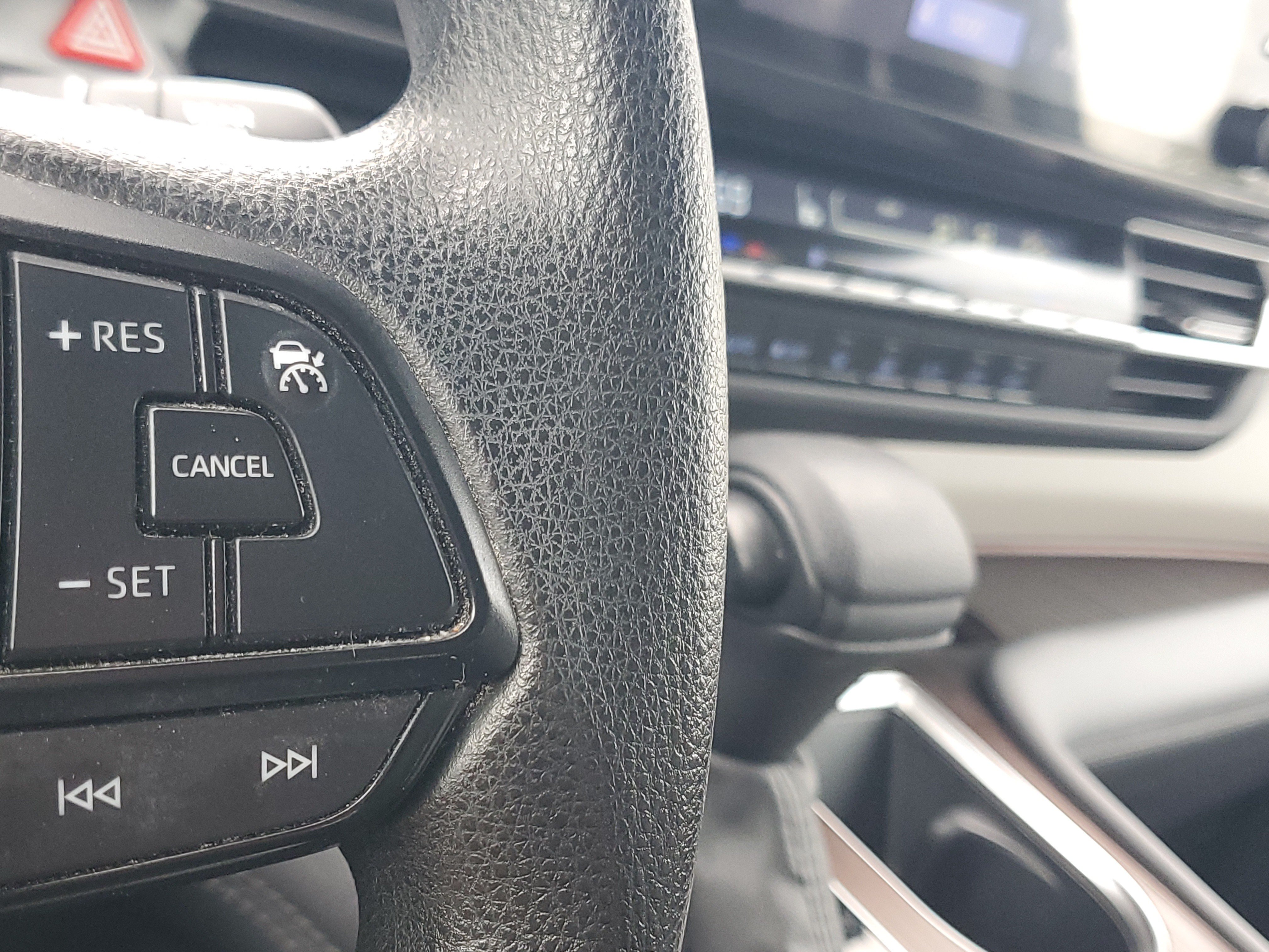 Certified 2024 Toyota Sienna LE FWD image 26