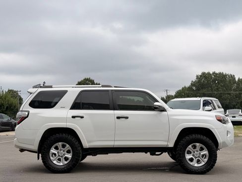 Used 2023 Toyota 4Runner SR5 Premium w/ Moonroof Package AWD/4WD image 9