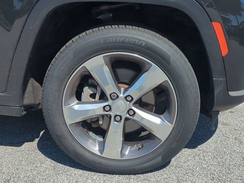 Certified 2022 Jeep Grand Cherokee L Limited AWD/4WD image 12