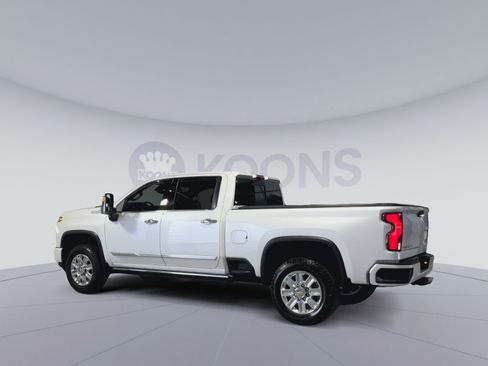 Used 2024 Chevrolet Silverado 2500 High Country w/ Technology Package AWD/4WD image 8