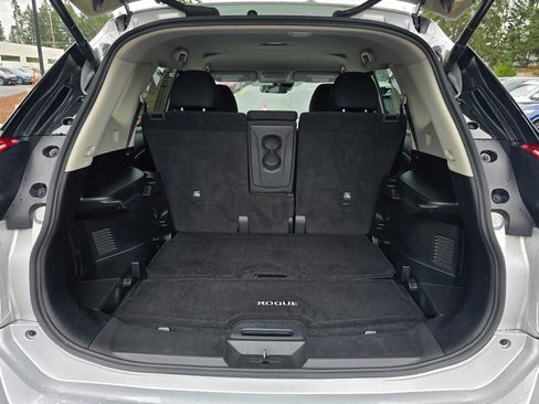 Used 2020 Nissan Rogue SV image 14