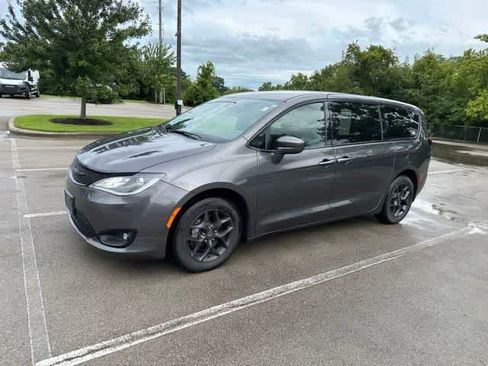 Certified 2020 Chrysler Pacifica Touring w/ S Appearance Package FWD image 2