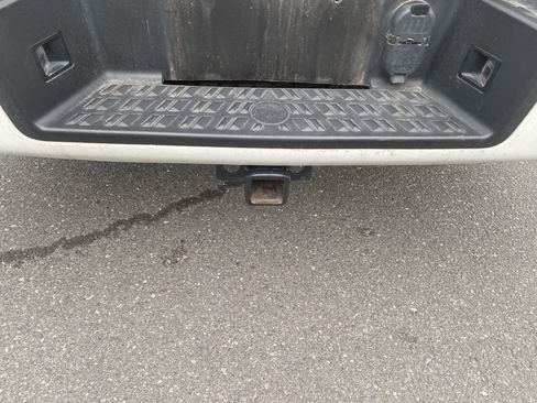 Used 2024 Nissan Titan SV w/ SV Convenience Package image 5