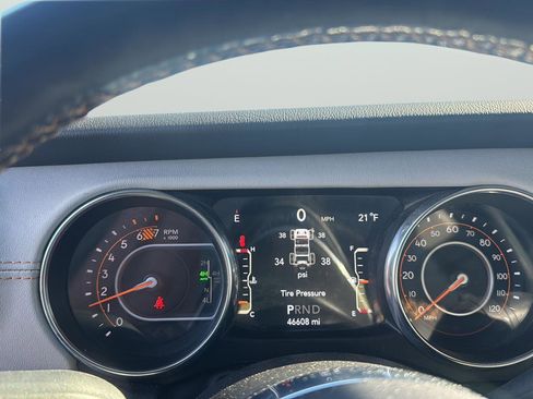 Used 2022 Jeep Wrangler Unlimited Sahara image 15