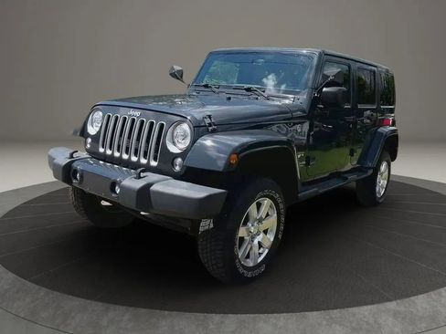 Used 2017 Jeep Wrangler Unlimited Sahara w/ Dual Top Group AWD/4WD image 3