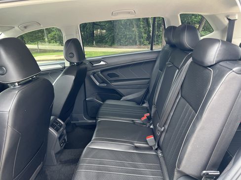 Used 2022 Volkswagen Tiguan SE FWD image 27