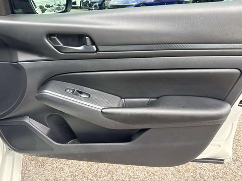 Used 2025 Nissan Altima 2.5 S FWD image 14