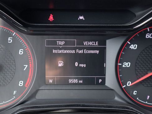 Used 2025 Chevrolet Trax RS w/ Sunroof Package image 24