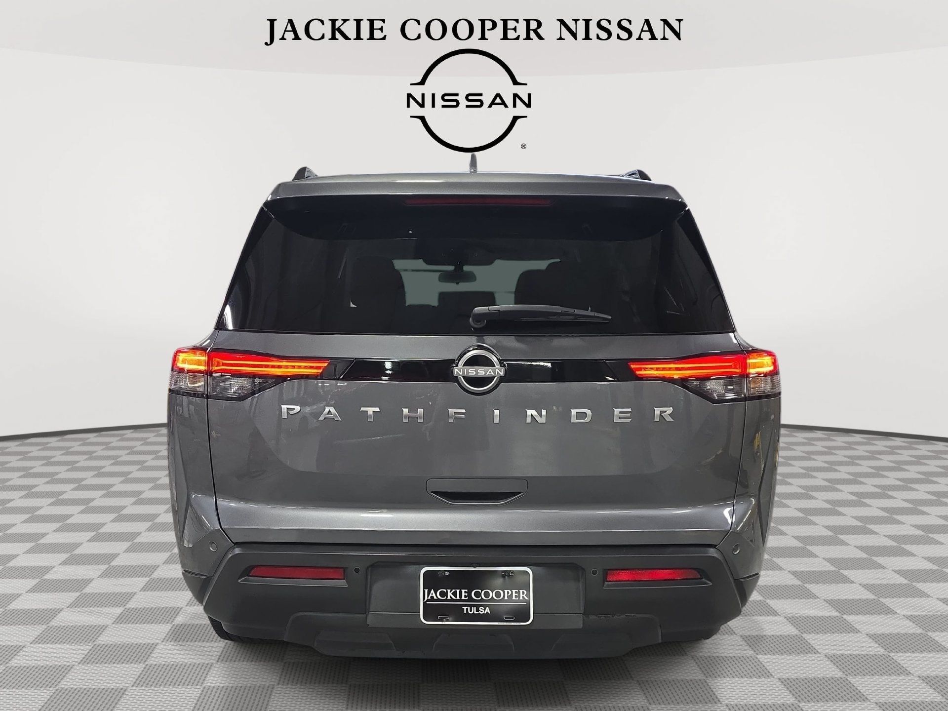 Used 2025 Nissan Pathfinder SV FWD image 6