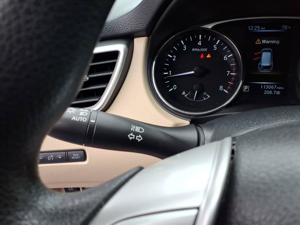 Used 2016 Nissan Rogue SV FWD image 19