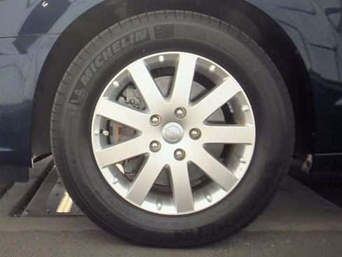 Used 2013 Chrysler Town & Country Touring image 9