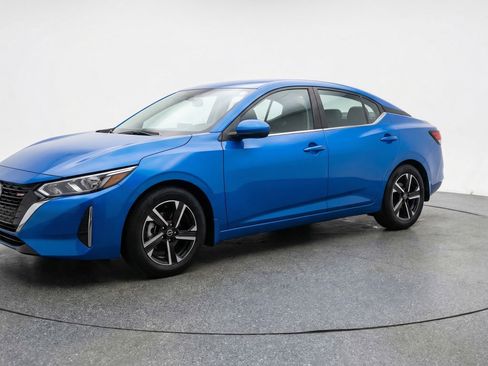 Used 2025 Nissan Sentra SV image 3
