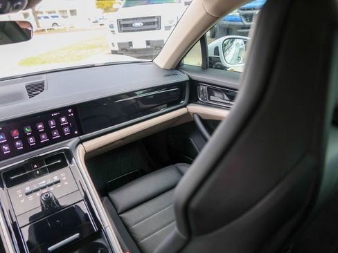 Used 2024 Porsche Panamera image 27