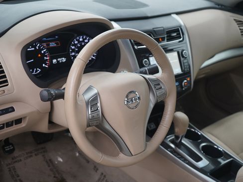 Used 2014 Nissan Altima 2.5 SV w/ Convenience Package image 19