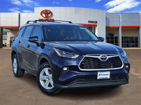 Used 2023 Toyota Highlander LE image 1